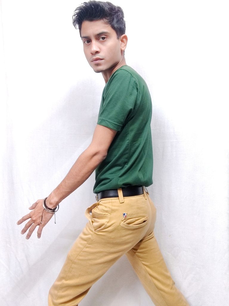 Dark green round neck t shirt