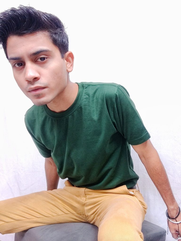 Green solid t shirt