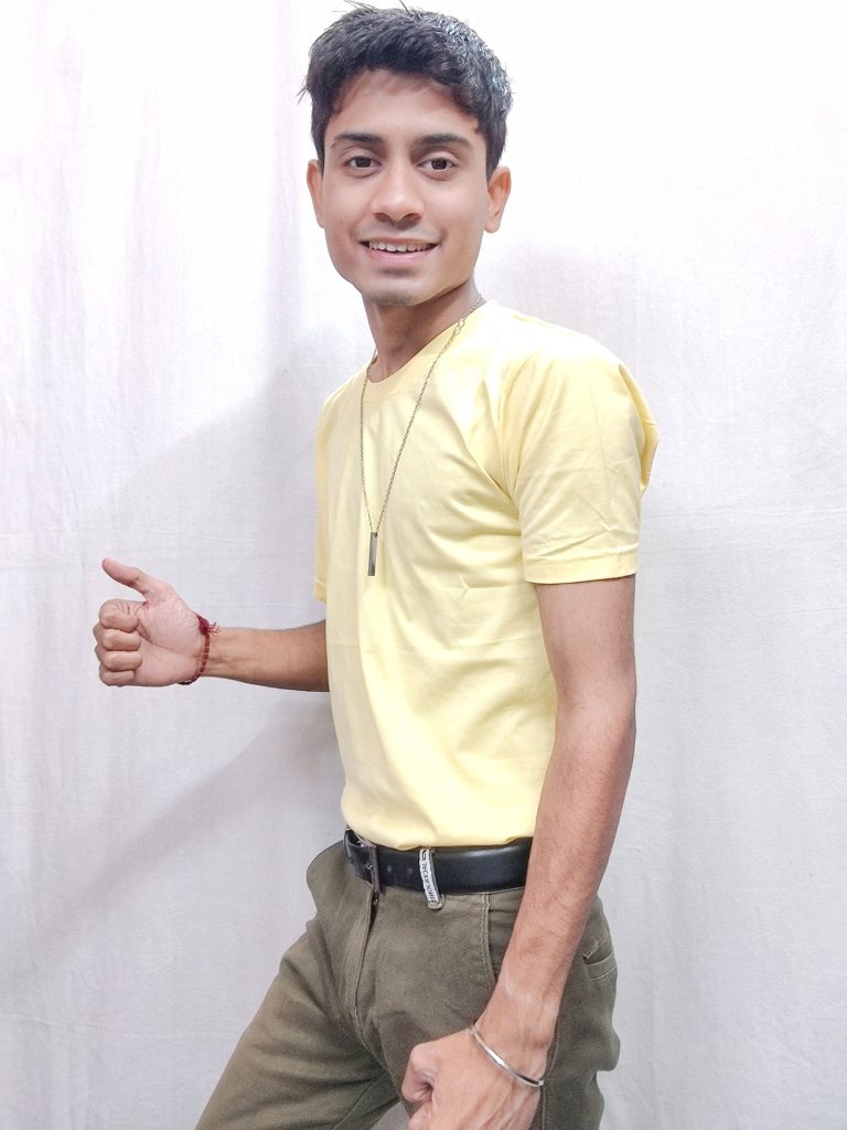 cream white round neck t shirt