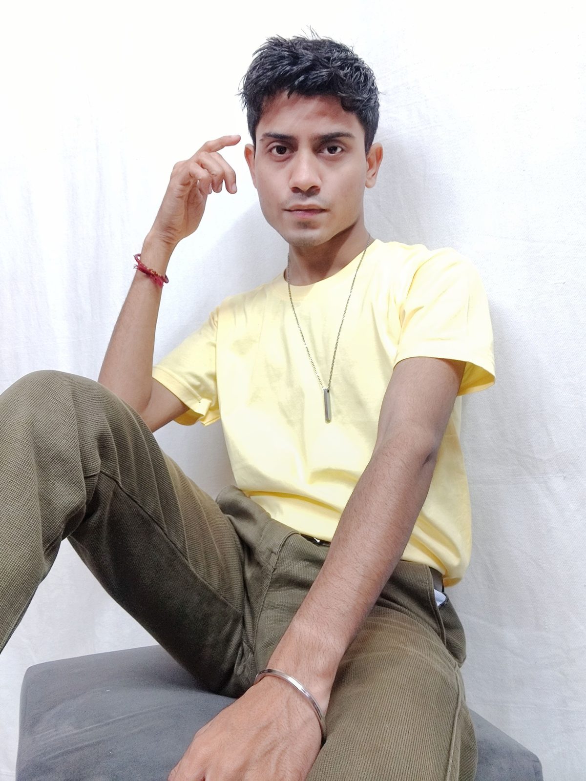 creamy white round neck t shirt