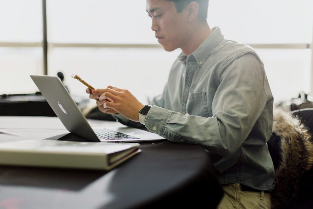 Man sitting at a desk for long hours, when a back pocket wallet presses on the hip