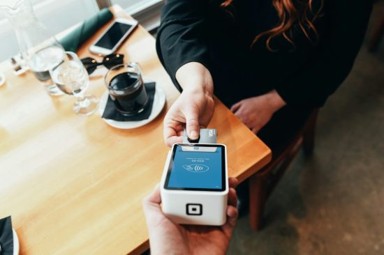 Card payment terminal that reads contactless cards over NFC from a few centimetres